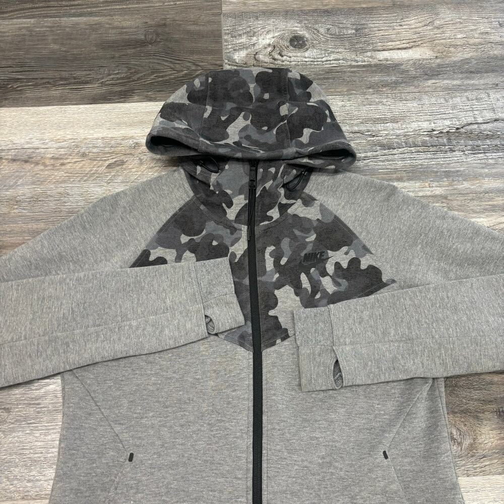 Nike Sportswear Woodland Camo Gray Womens L Full Zip‎ Tech Fleece Hooded Jacket